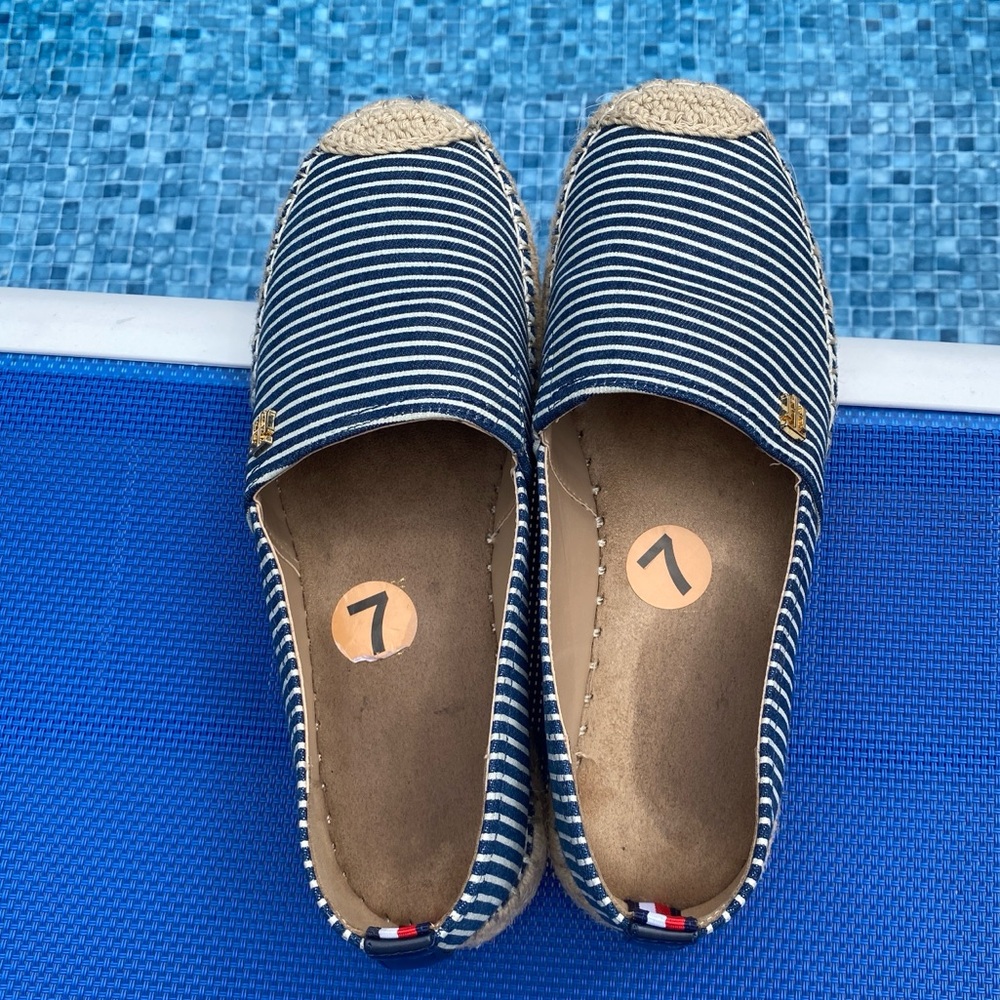Tommy Hilfiger Size 7M Navy Striped Espadrilles Like New